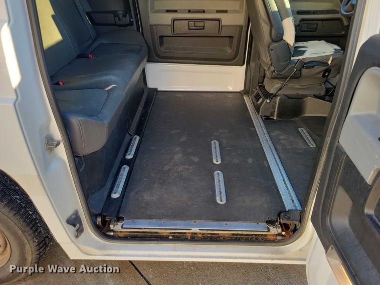 image for item NO9841 2014 MV1 handicap accessible van