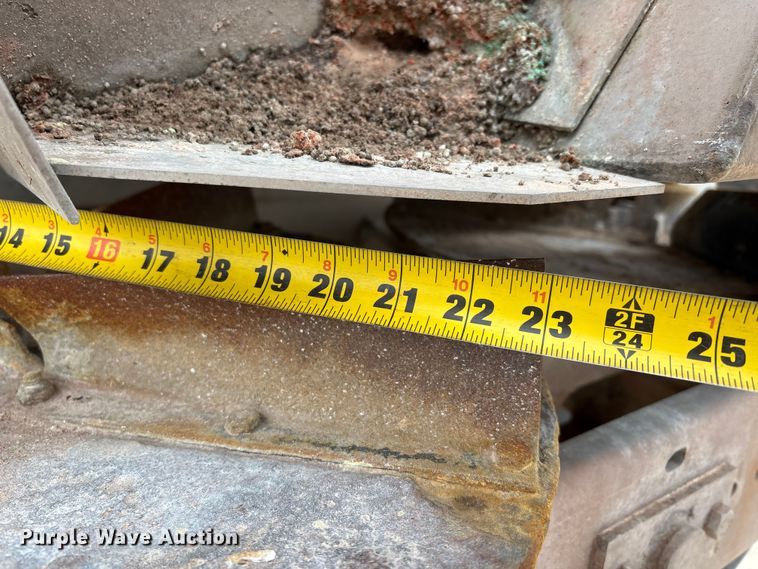 image for item DW7362 2015 RBR Vector 300 spreader