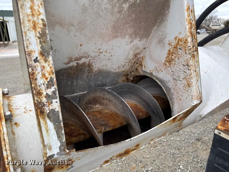 image for item EA2207 1992 International 9400 fertilizer delivery truck