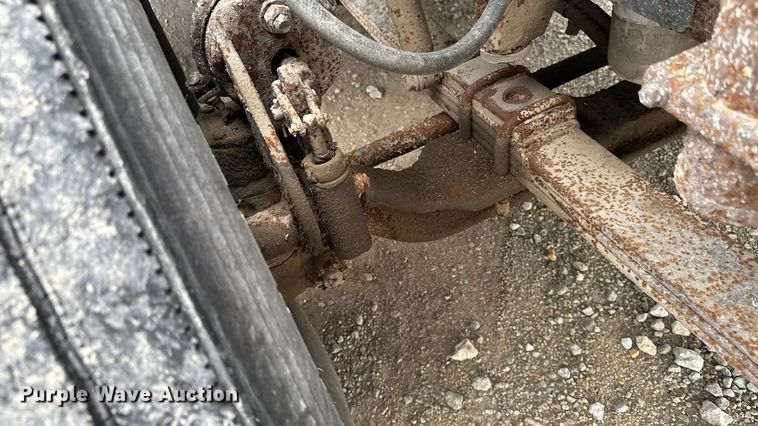 image for item EA2207 1992 International 9400 fertilizer delivery truck