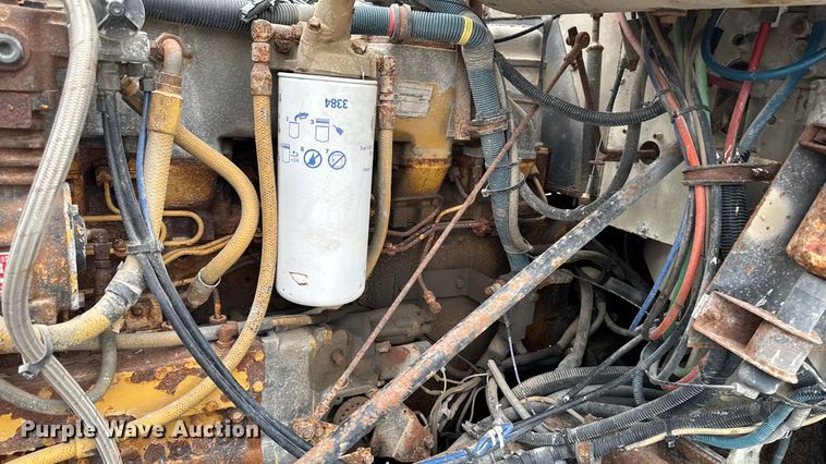 image for item EA2207 1992 International 9400 fertilizer delivery truck