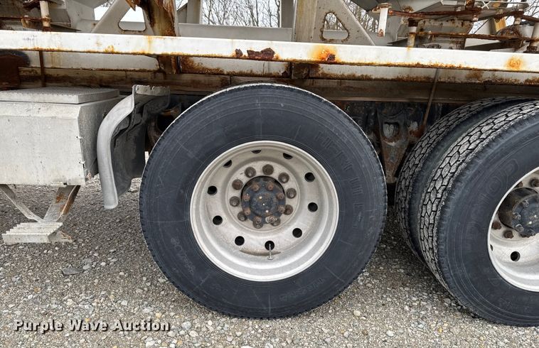 image for item EA2207 1992 International 9400 fertilizer delivery truck