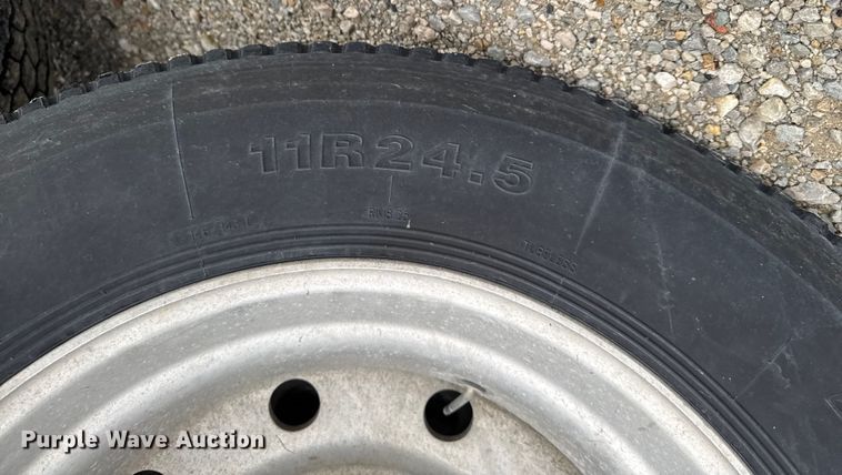 image for item EA2207 1992 International 9400 fertilizer delivery truck