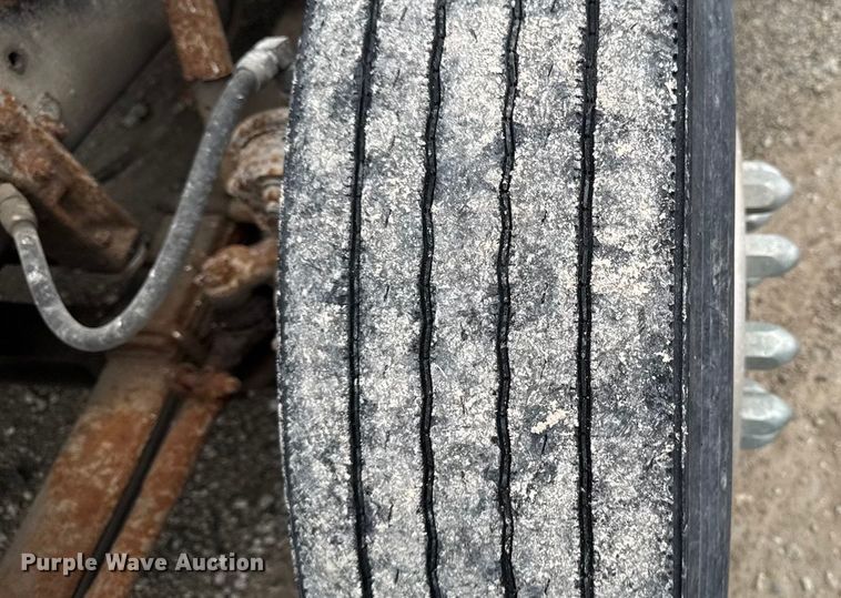 image for item EA2207 1992 International 9400 fertilizer delivery truck