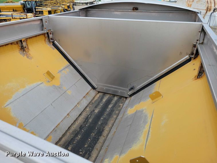 image for item EA2520 2013 TerraGator TG8400 spreader