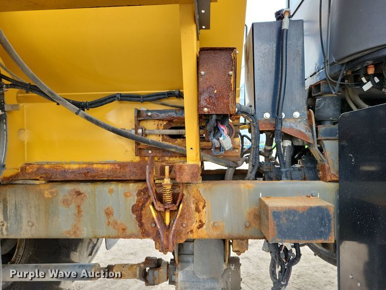 image for item EA2520 2013 TerraGator TG8400 spreader