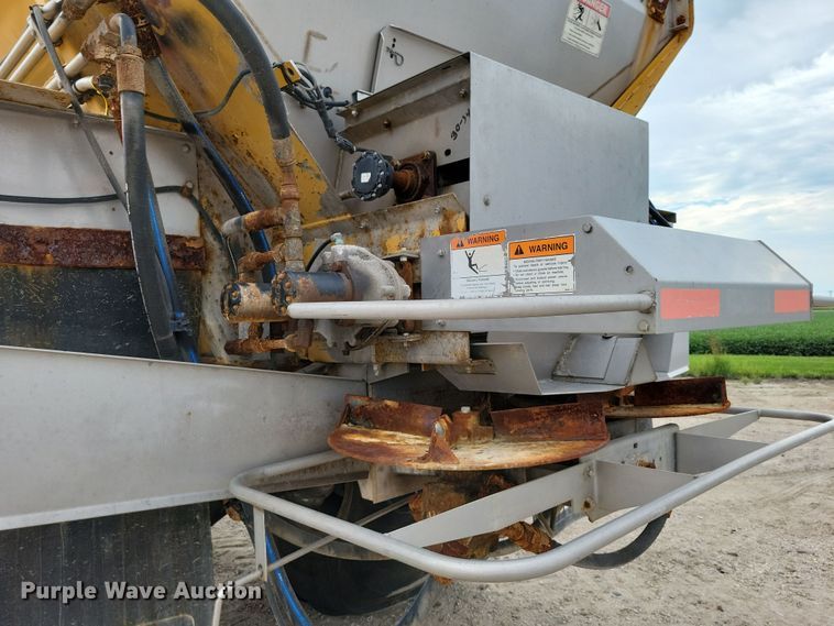 image for item EA2520 2013 TerraGator TG8400 spreader