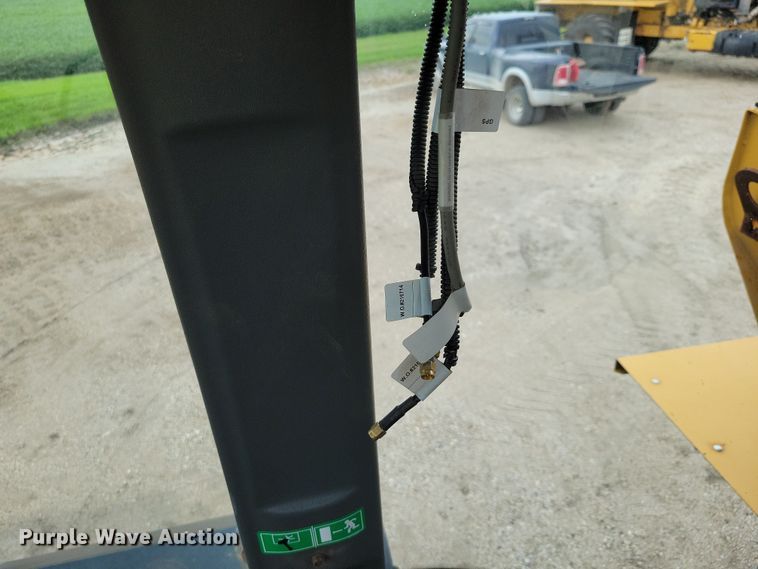 image for item EA2520 2013 TerraGator TG8400 spreader