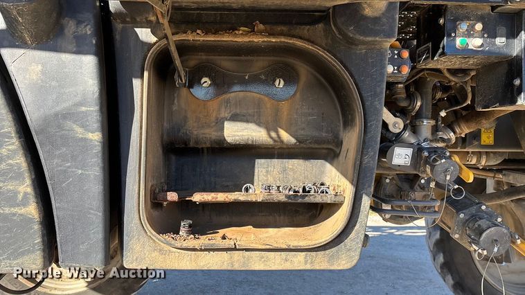 image for item ED2445 2014 RoGator RG900 sprayer