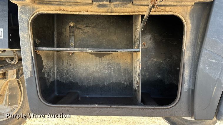 image for item ED2445 2014 RoGator RG900 sprayer