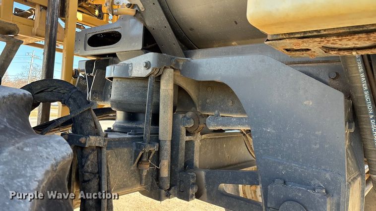 image for item ED2445 2014 RoGator RG900 sprayer