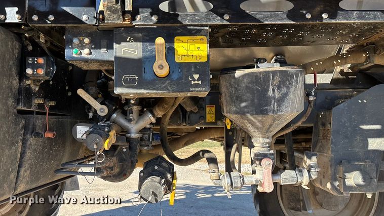 image for item ED2445 2014 RoGator RG900 sprayer