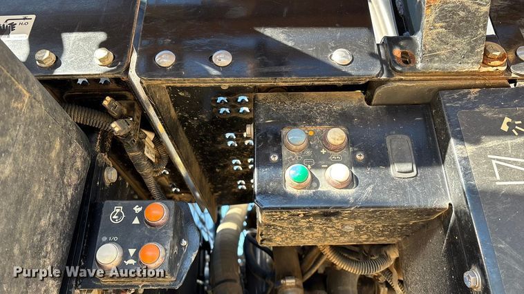 image for item ED2445 2014 RoGator RG900 sprayer