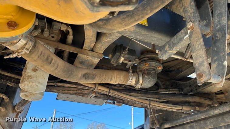 image for item ED2445 2014 RoGator RG900 sprayer