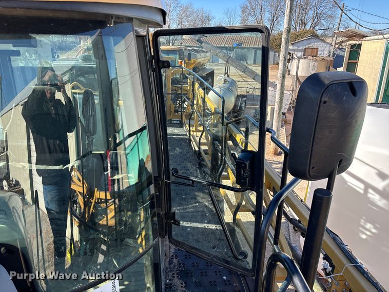 image for item ED2445 2014 RoGator RG900 sprayer