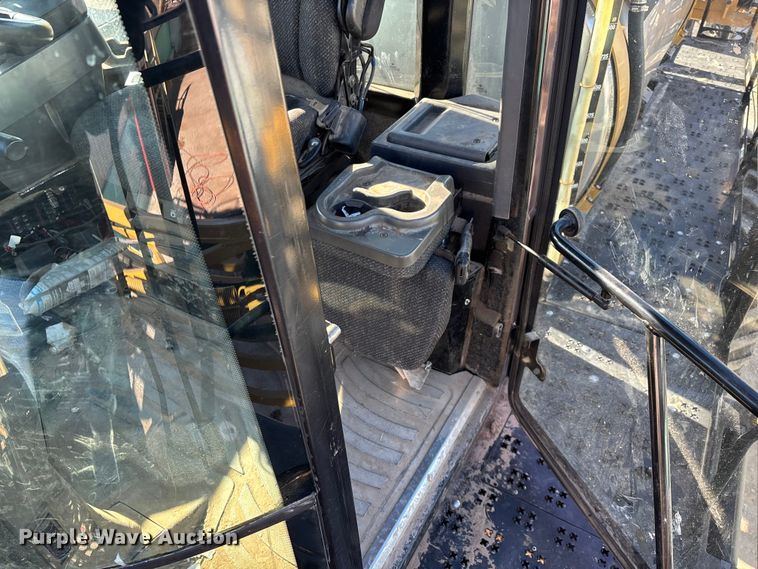 image for item ED2445 2014 RoGator RG900 sprayer