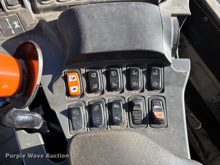 image for item ED2445 2014 RoGator RG900 sprayer