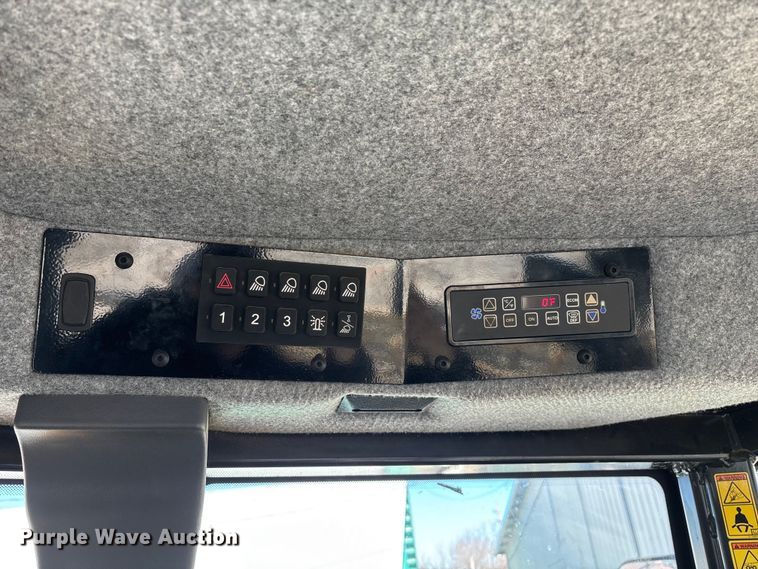 image for item ED2445 2014 RoGator RG900 sprayer