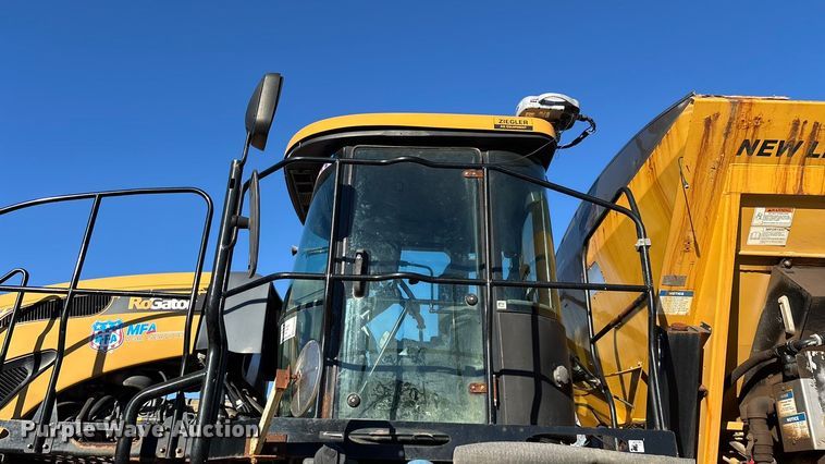 image for item ED2446 2012 RoGator RG1100 spreader