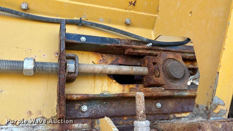 image for item ED2446 2012 RoGator RG1100 spreader