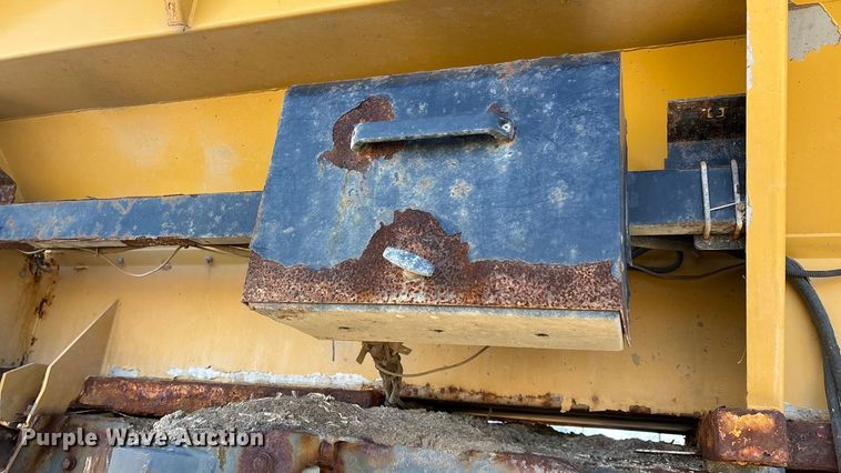 image for item ED2446 2012 RoGator RG1100 spreader