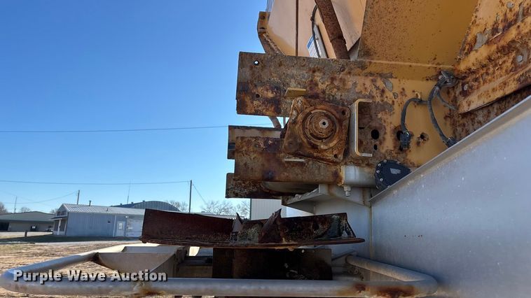 image for item ED2446 2012 RoGator RG1100 spreader