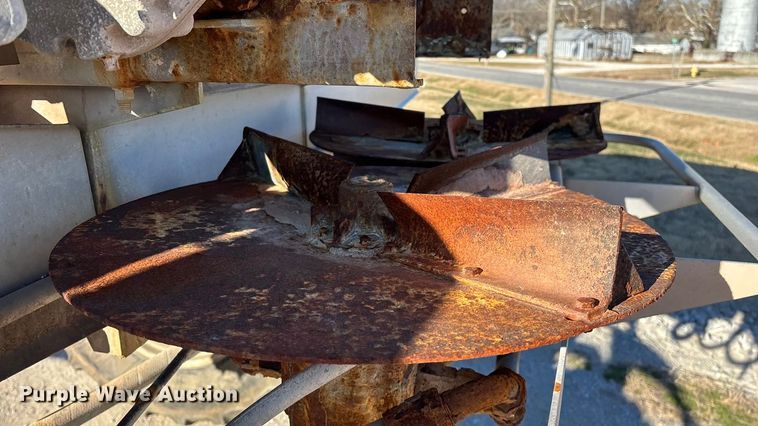 image for item ED2446 2012 RoGator RG1100 spreader