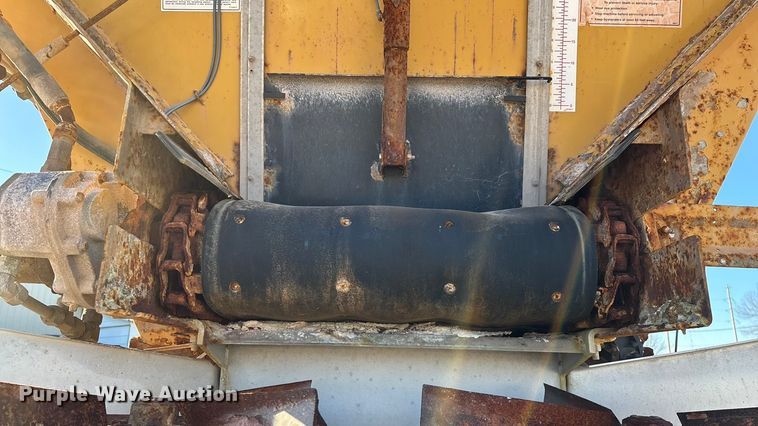 image for item ED2446 2012 RoGator RG1100 spreader