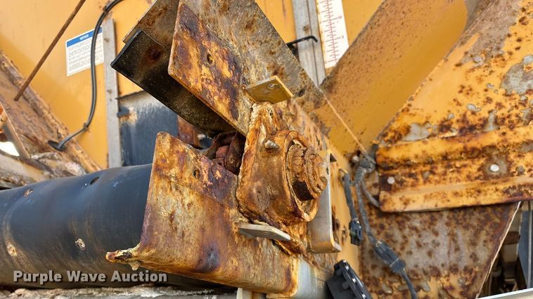 image for item ED2446 2012 RoGator RG1100 spreader