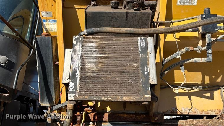 image for item ED2446 2012 RoGator RG1100 spreader