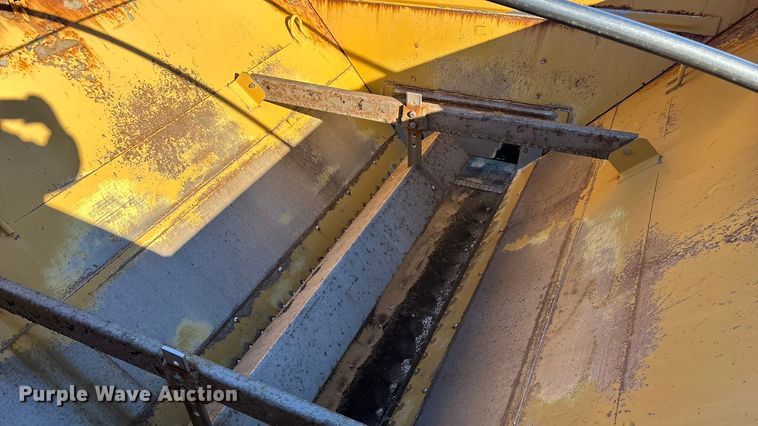 image for item ED2446 2012 RoGator RG1100 spreader