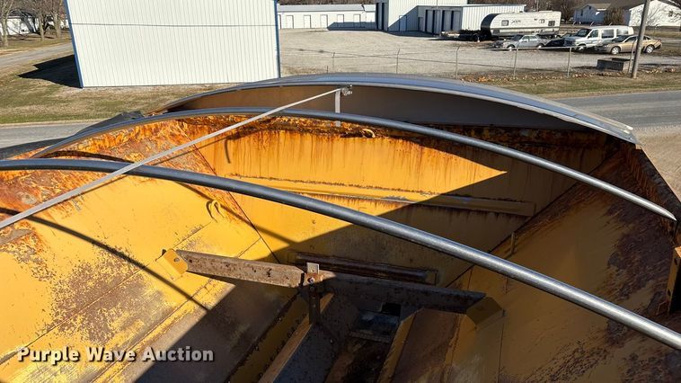 image for item ED2446 2012 RoGator RG1100 spreader