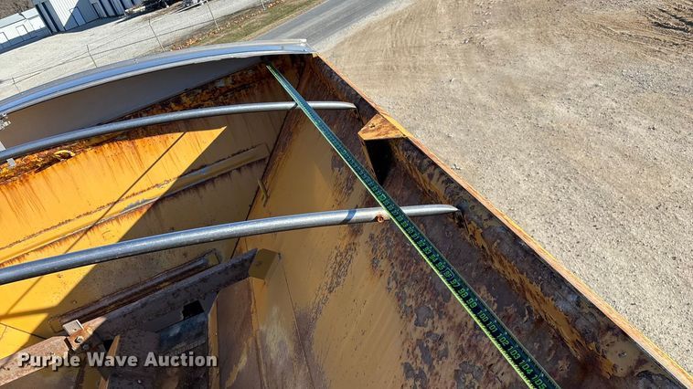 image for item ED2446 2012 RoGator RG1100 spreader