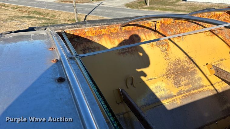 image for item ED2446 2012 RoGator RG1100 spreader