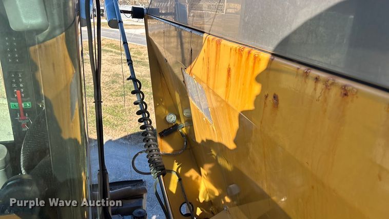image for item ED2446 2012 RoGator RG1100 spreader