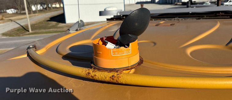 image for item ED2446 2012 RoGator RG1100 spreader