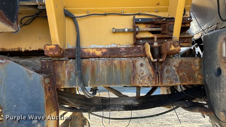 image for item ED2446 2012 RoGator RG1100 spreader