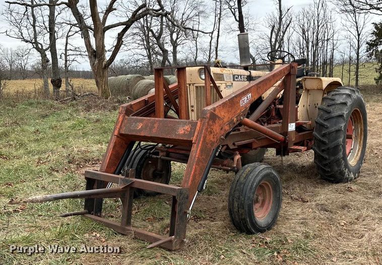 image for item ED2456 Case 830 Comfort King tractor