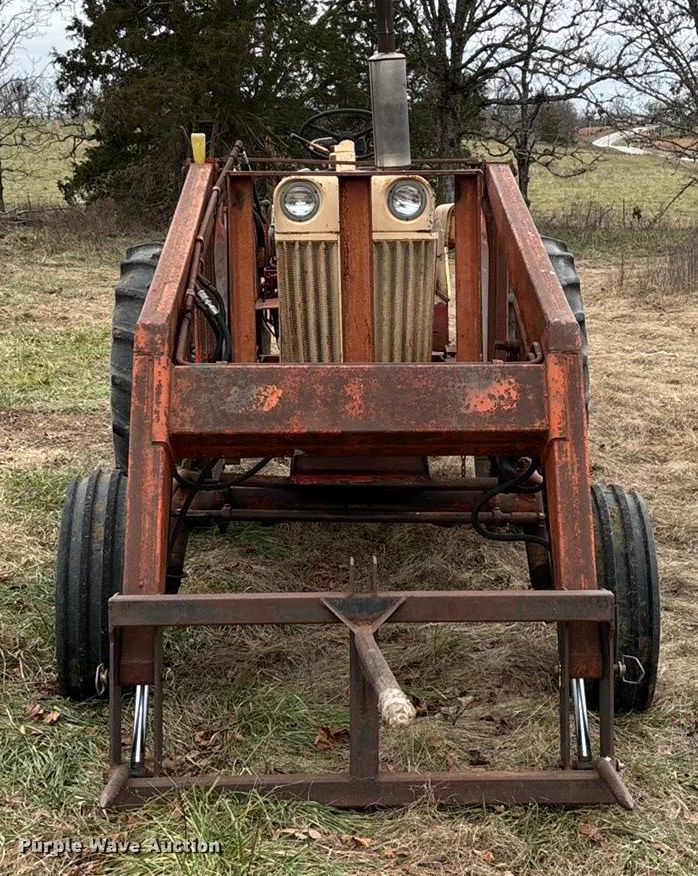 image for item ED2456 Case 830 Comfort King tractor