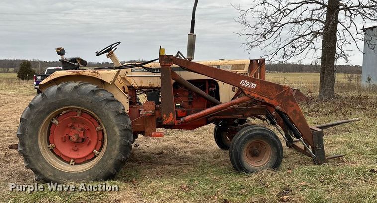 image for item ED2456 Case 830 Comfort King tractor