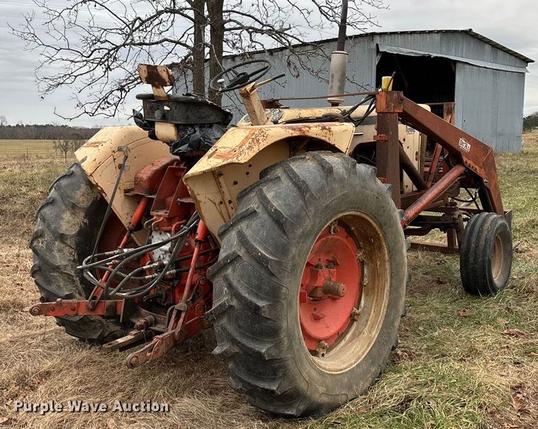 image for item ED2456 Case 830 Comfort King tractor