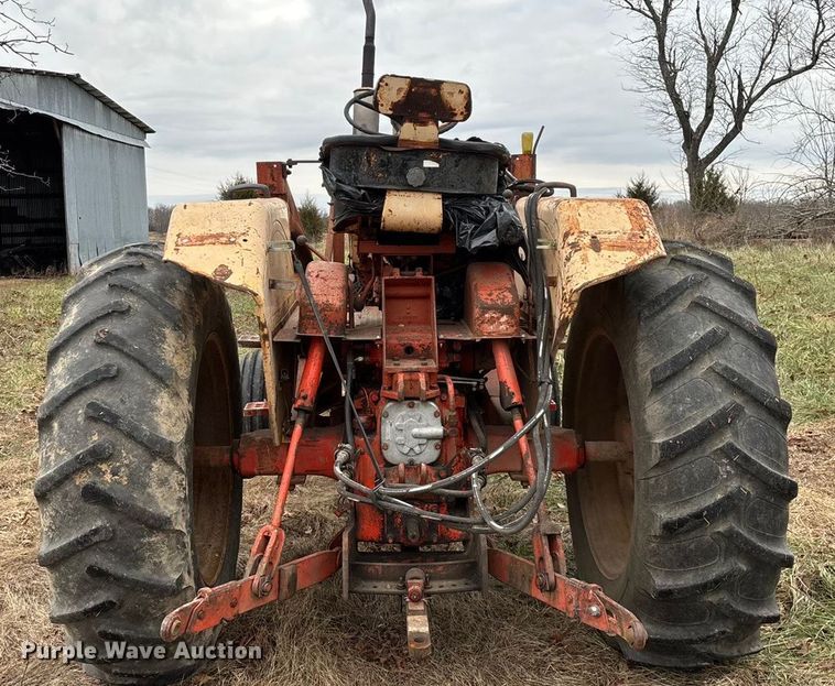 image for item ED2456 Case 830 Comfort King tractor