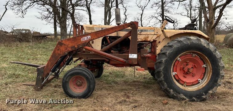 image for item ED2456 Case 830 Comfort King tractor