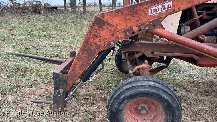 image for item ED2456 Case 830 Comfort King tractor