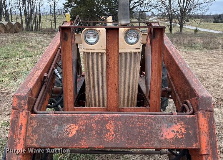 image for item ED2456 Case 830 Comfort King tractor