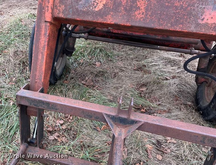 image for item ED2456 Case 830 Comfort King tractor