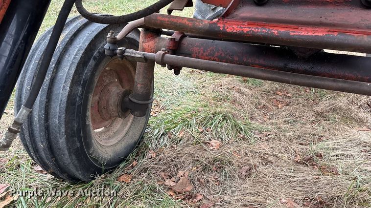 image for item ED2456 Case 830 Comfort King tractor