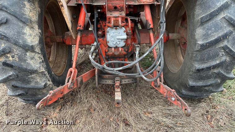 image for item ED2456 Case 830 Comfort King tractor