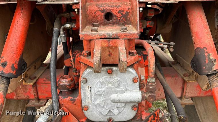 image for item ED2456 Case 830 Comfort King tractor