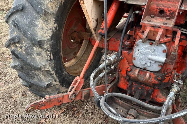 image for item ED2456 Case 830 Comfort King tractor